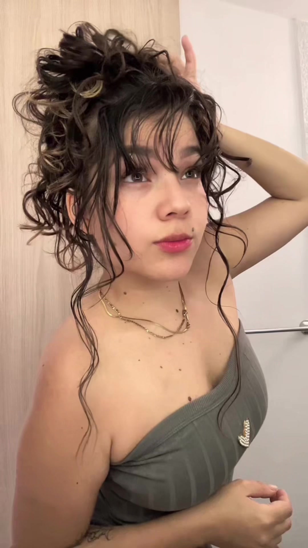 @…
