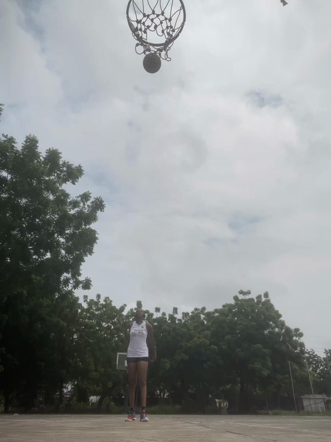@Vivian🏀⛹️♀️🇳🇬