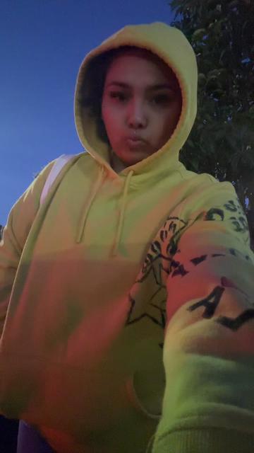 @neliiirose