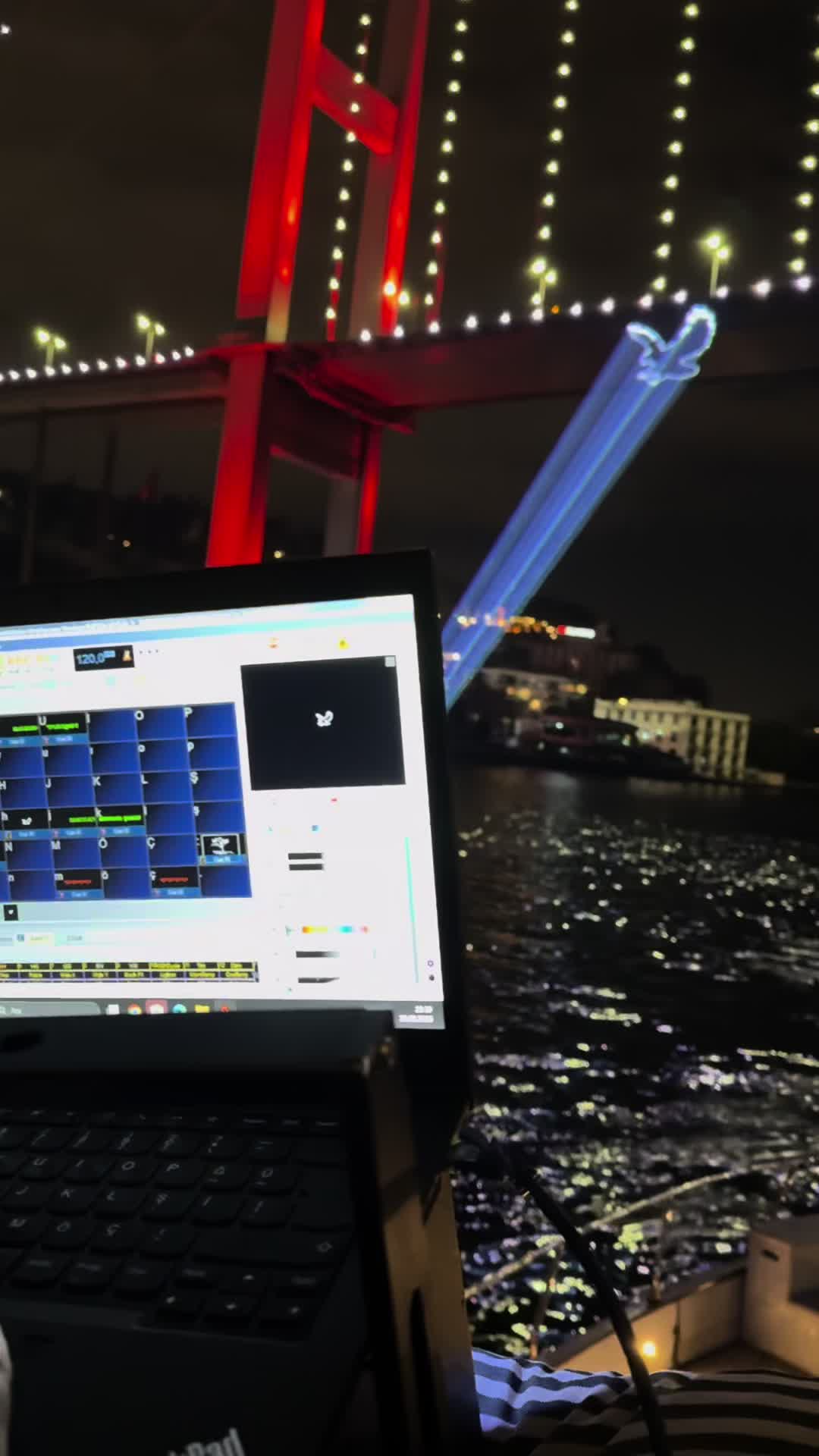 @KÖPRÜYE LAZER SHOW