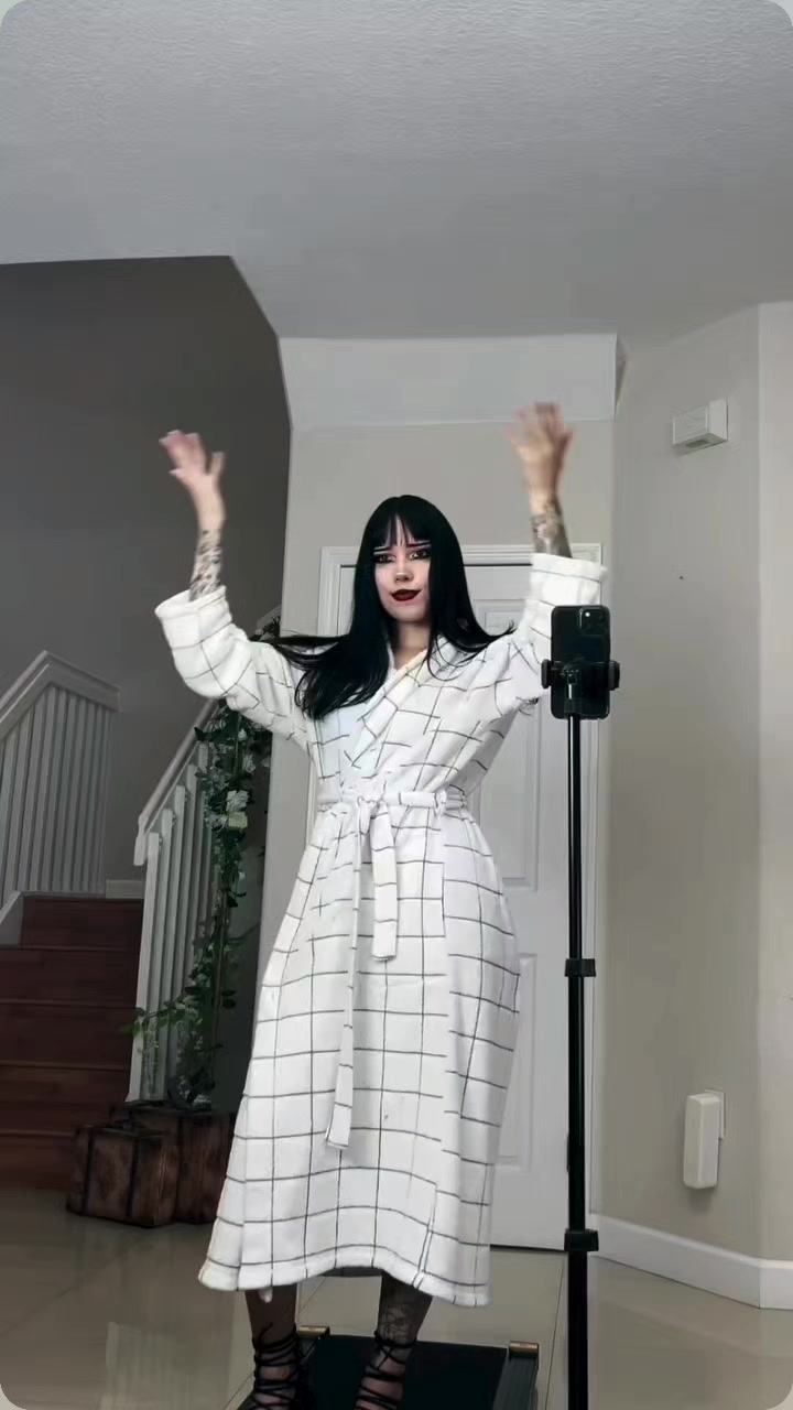 @authenticgoth.lara