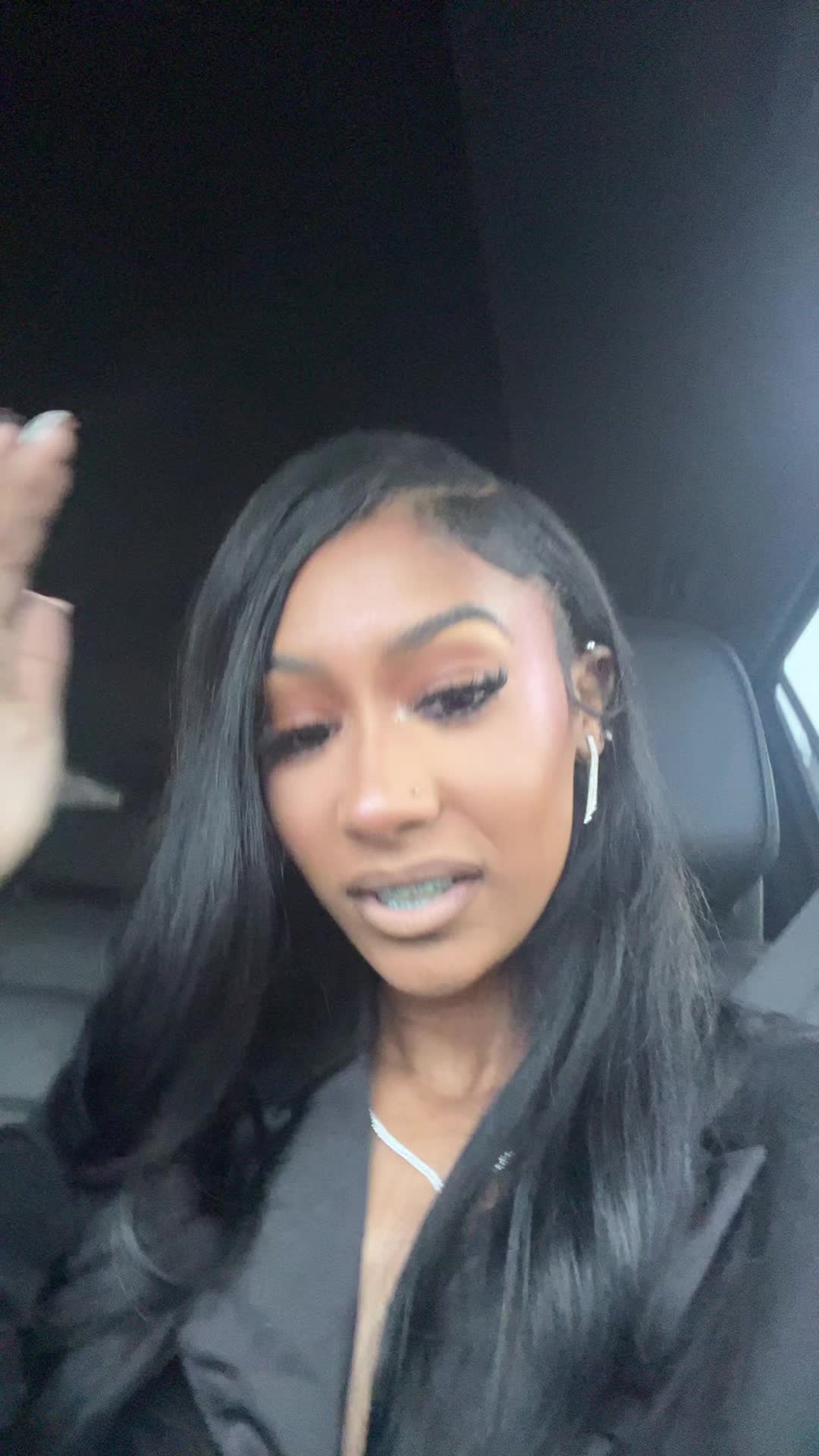 @⃟
