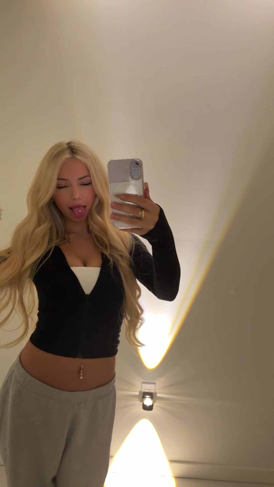 @Val&eacute;