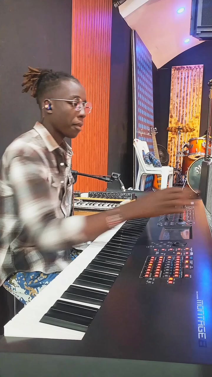 @Boni on the keyz