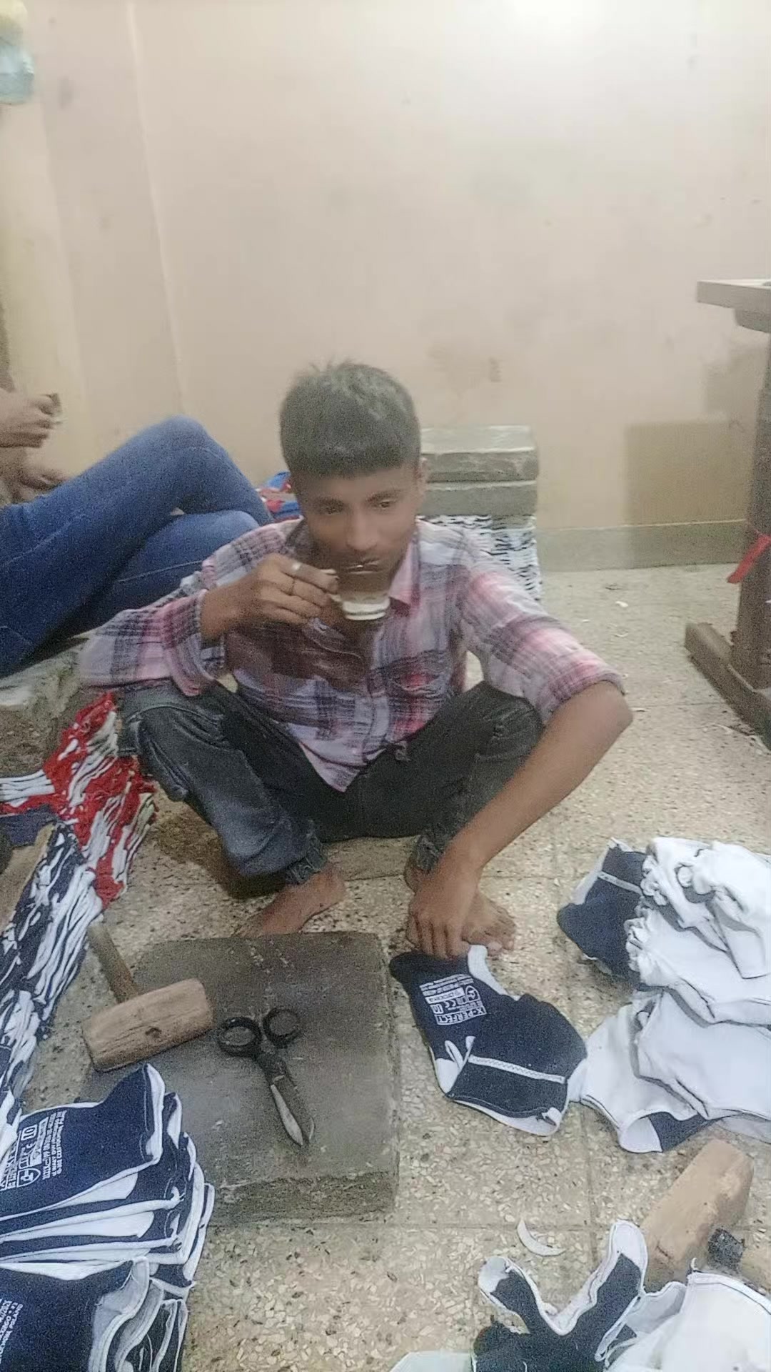 @*اپنی تنہائی میں بہتر ہوں** 😔