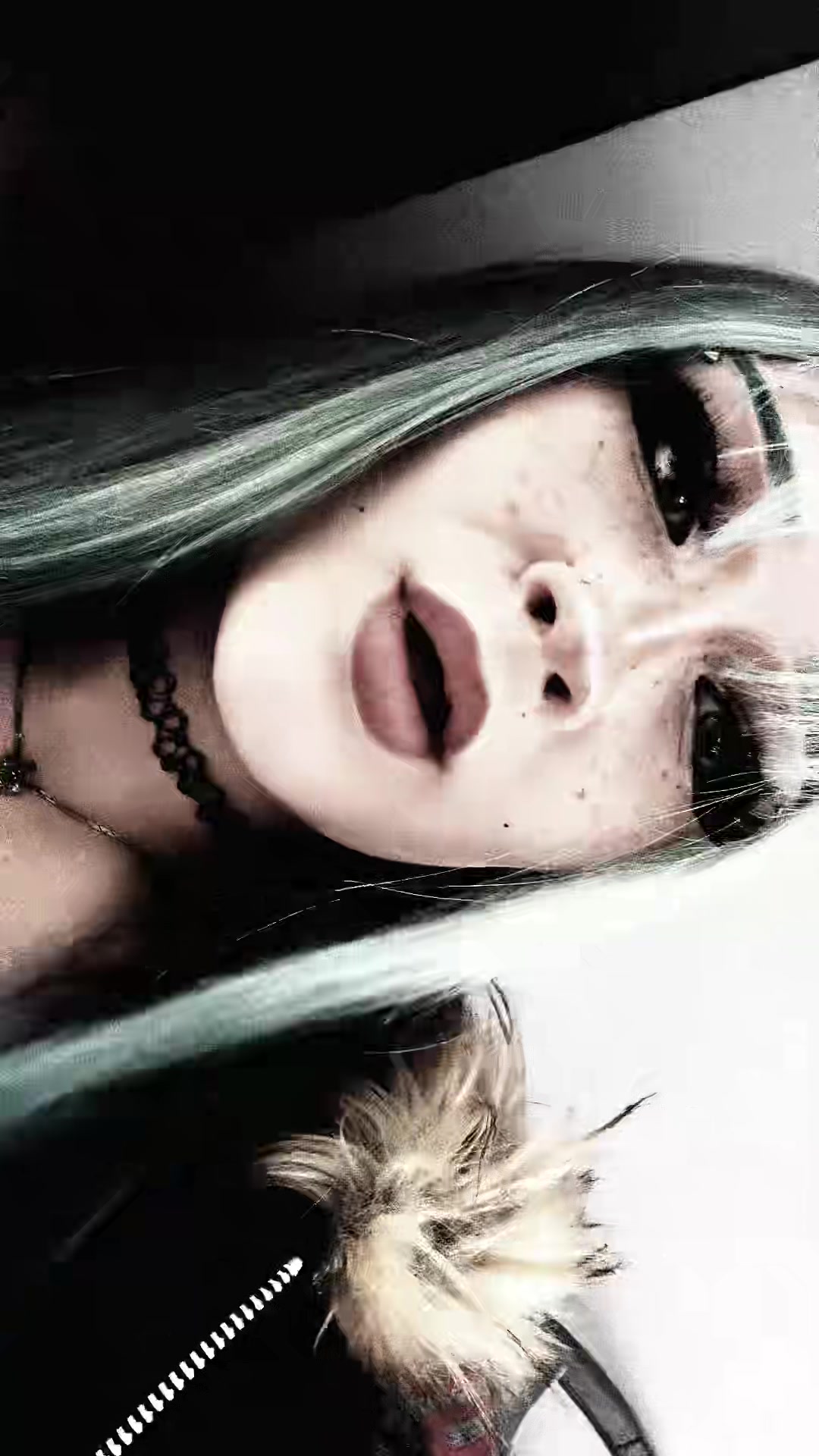 @maybealittebitemo