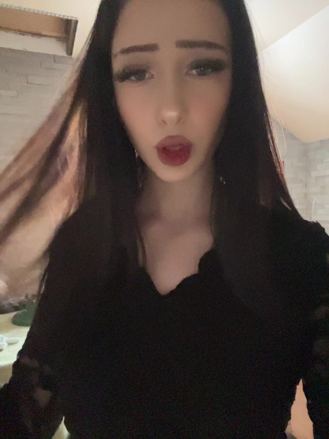@вика чёрная🪽
