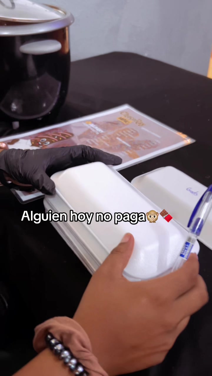 @Stacy Mendoza / Manicurista