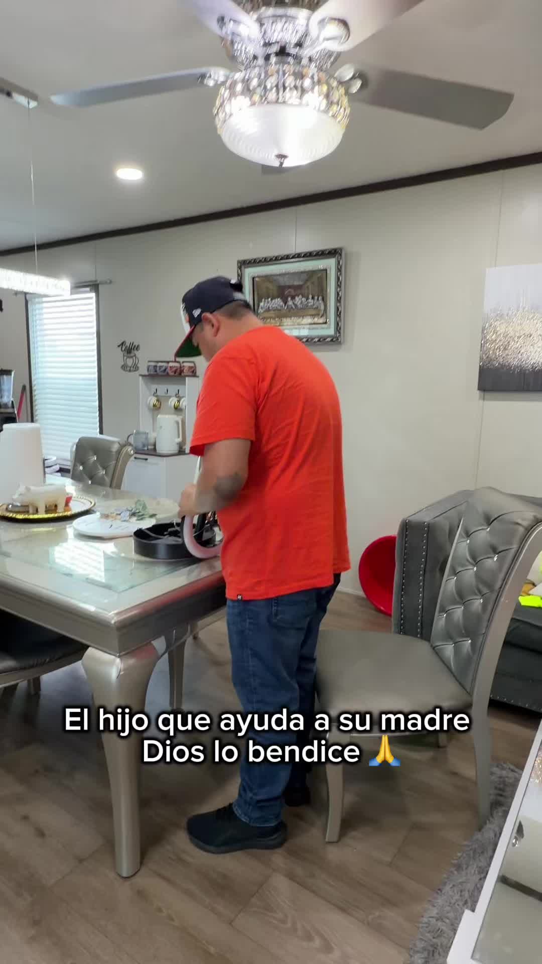 @Una familia mexicana🇲🇽