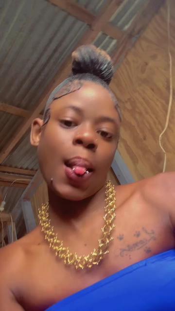 @ẞhøřt ẞlïmåźżź🧏🏾♀️😶