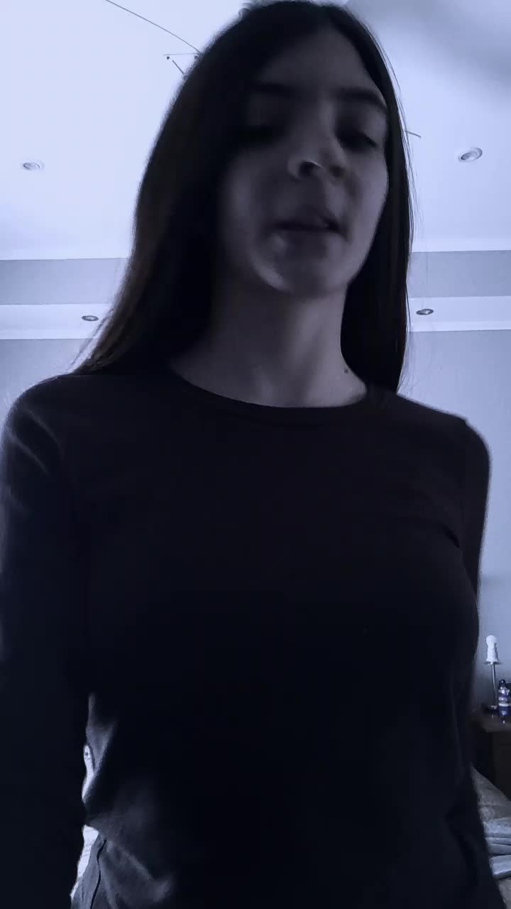 @𝑣𝑖𝑘𝑦🌹