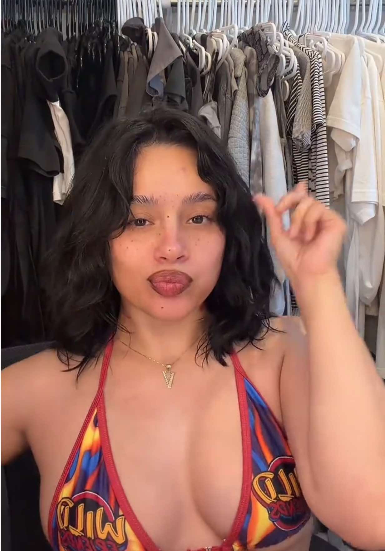@Victoriavsqz