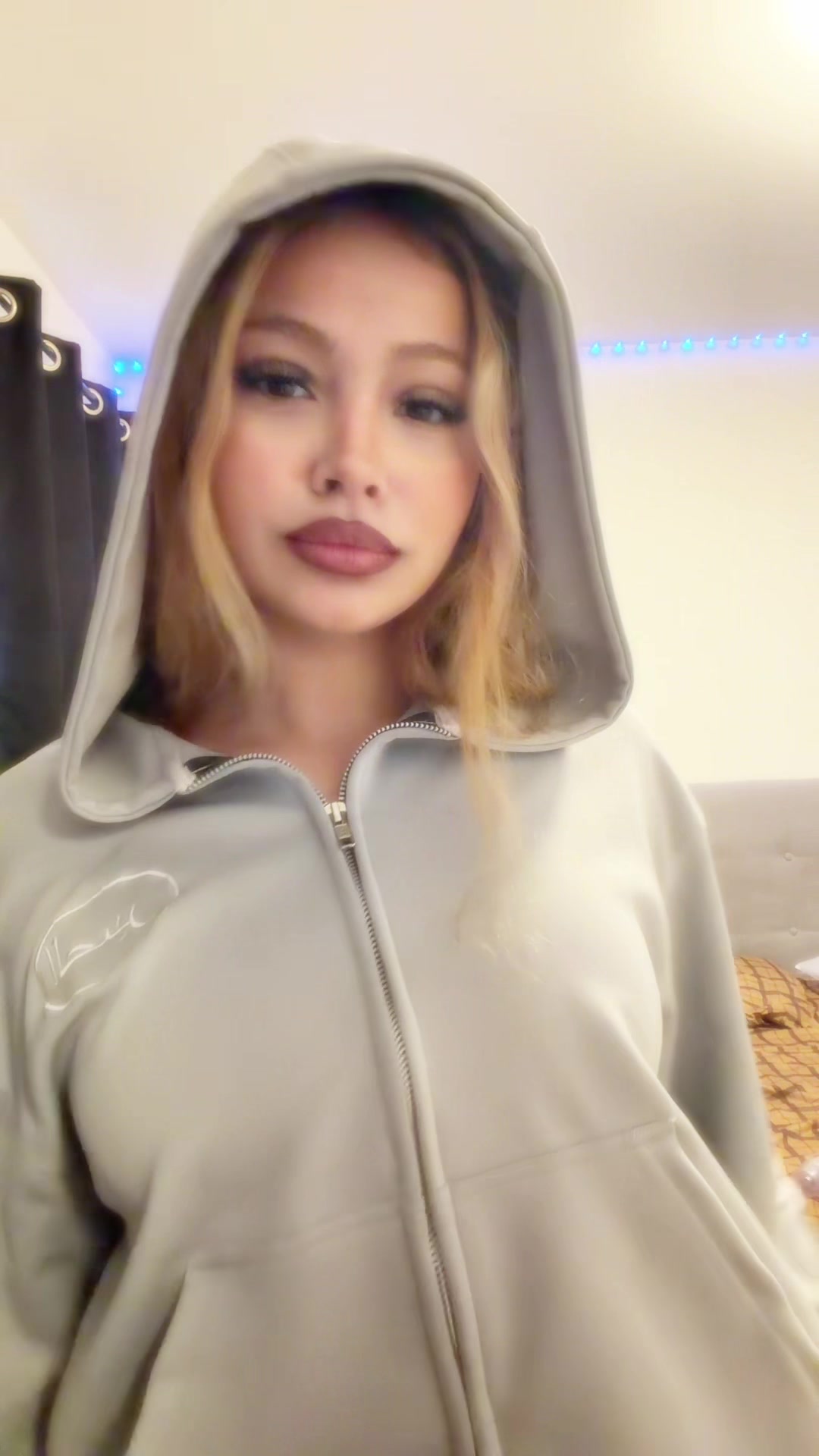 @️