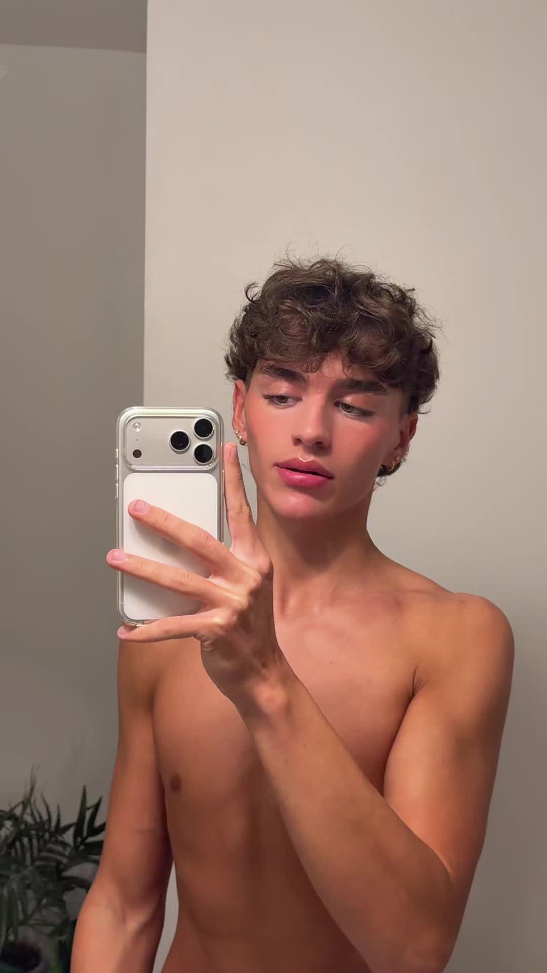 @xavierw_hall