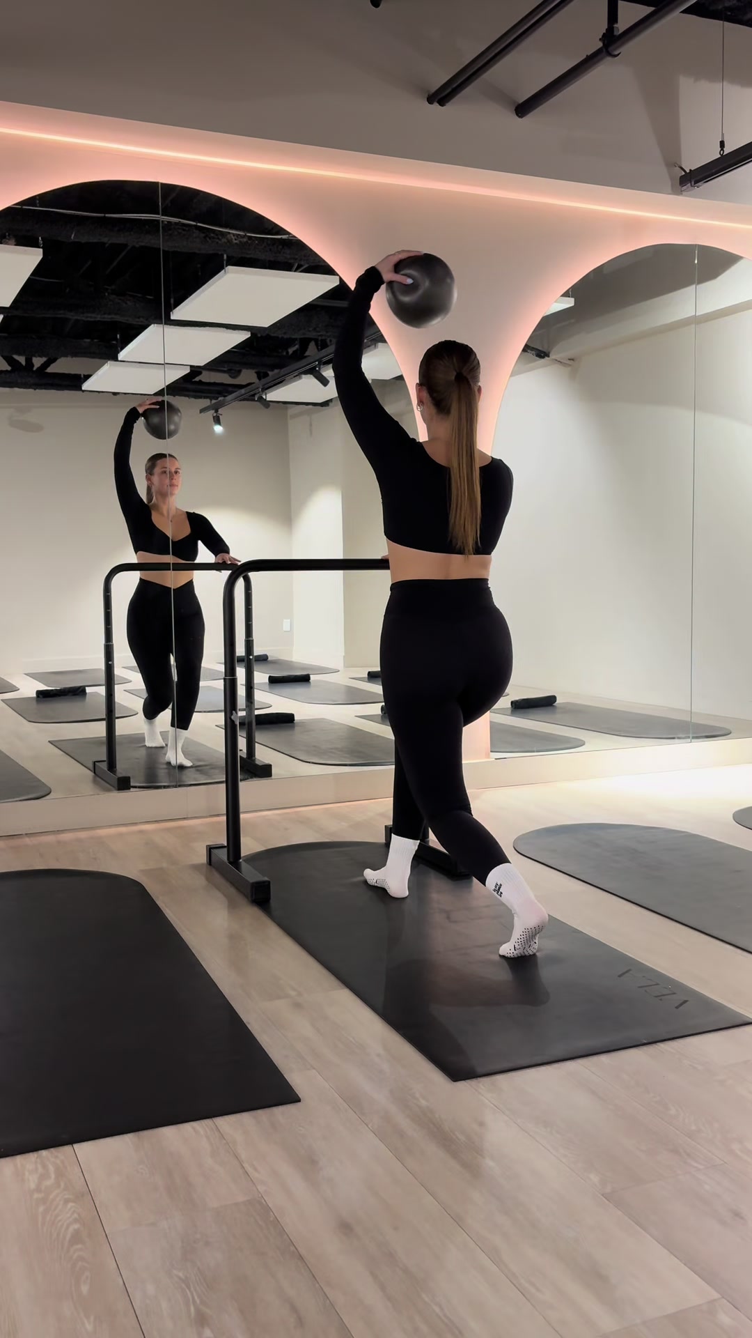 @Monica | Barre