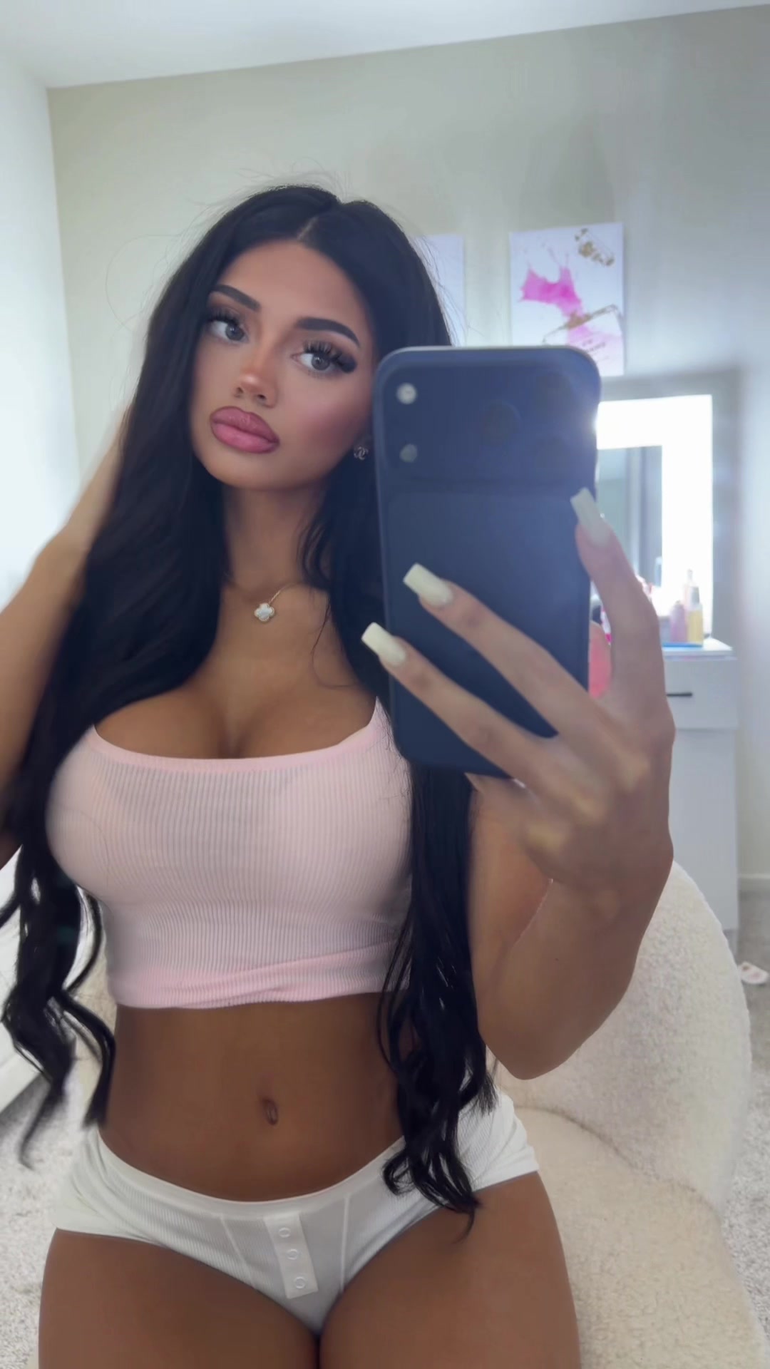 @bellaaservello