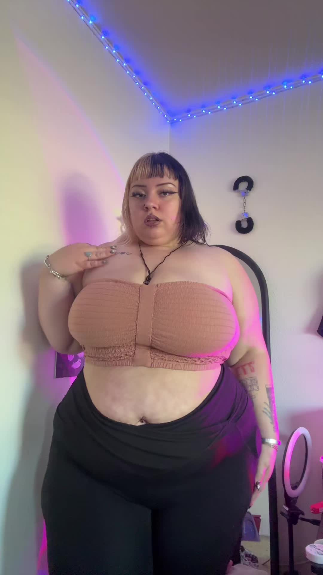 @shantellesworldd