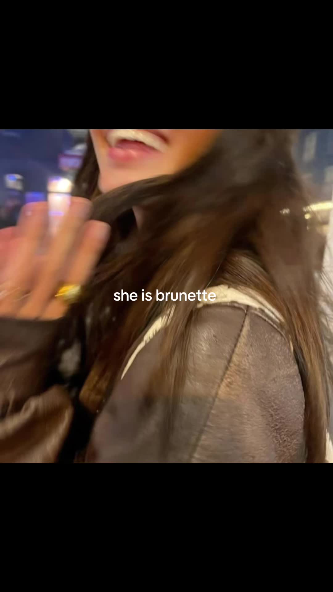 @𝒱