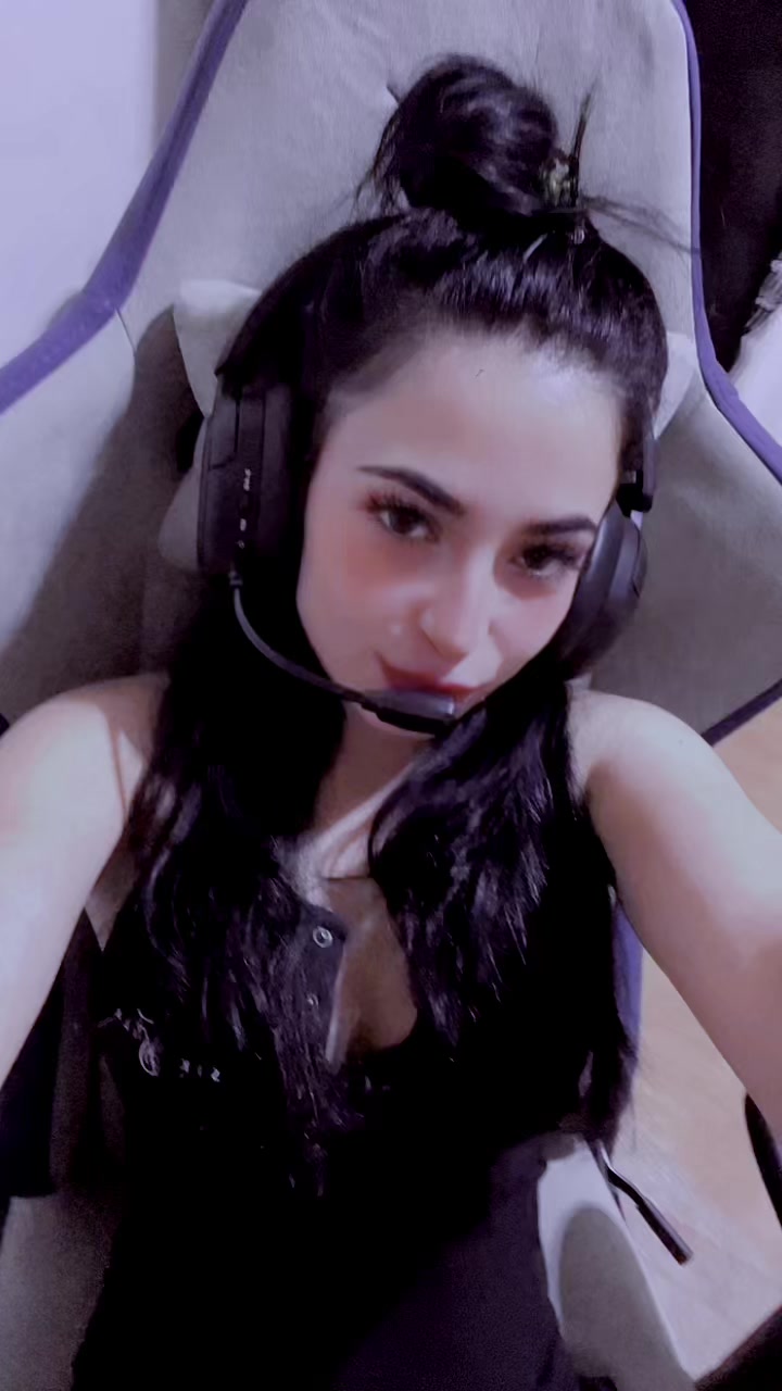 @B&uuml;şra Tuncer