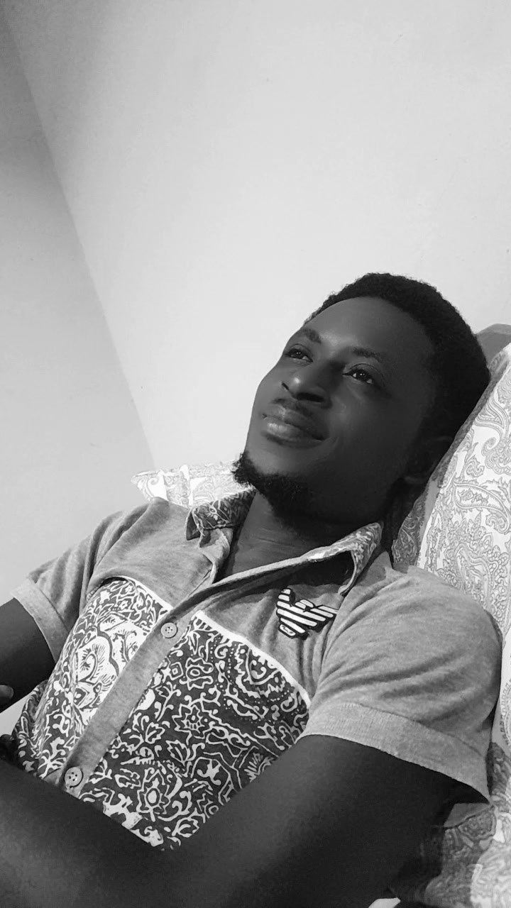 @Ştēงē_Ohēຖē👑🇬🇭