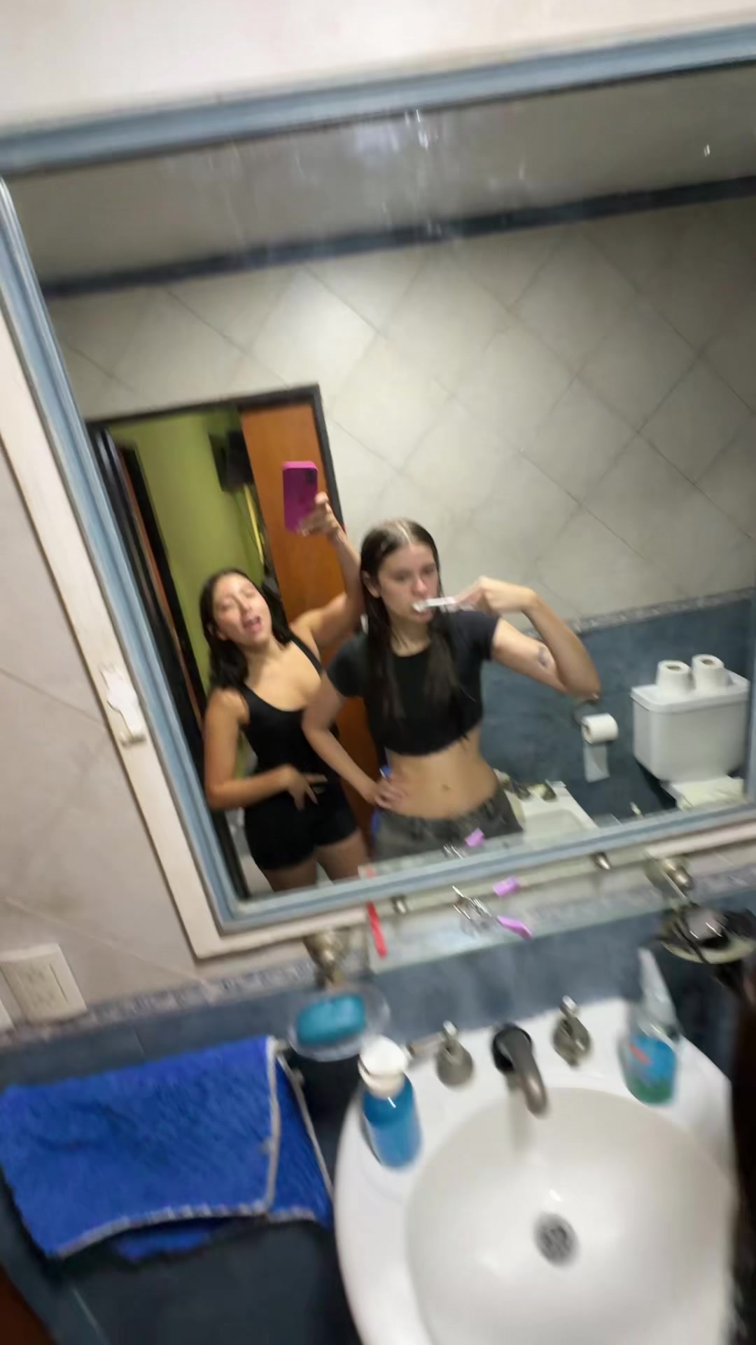 @whoisvickyy