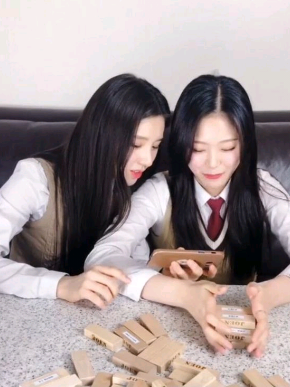 @heejin with giraffe&sup1;&sup2;