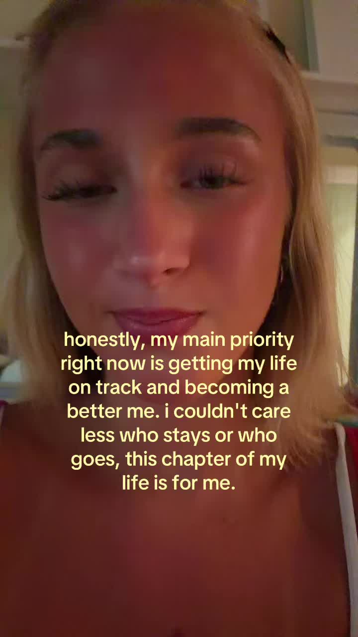 @theelliebarker