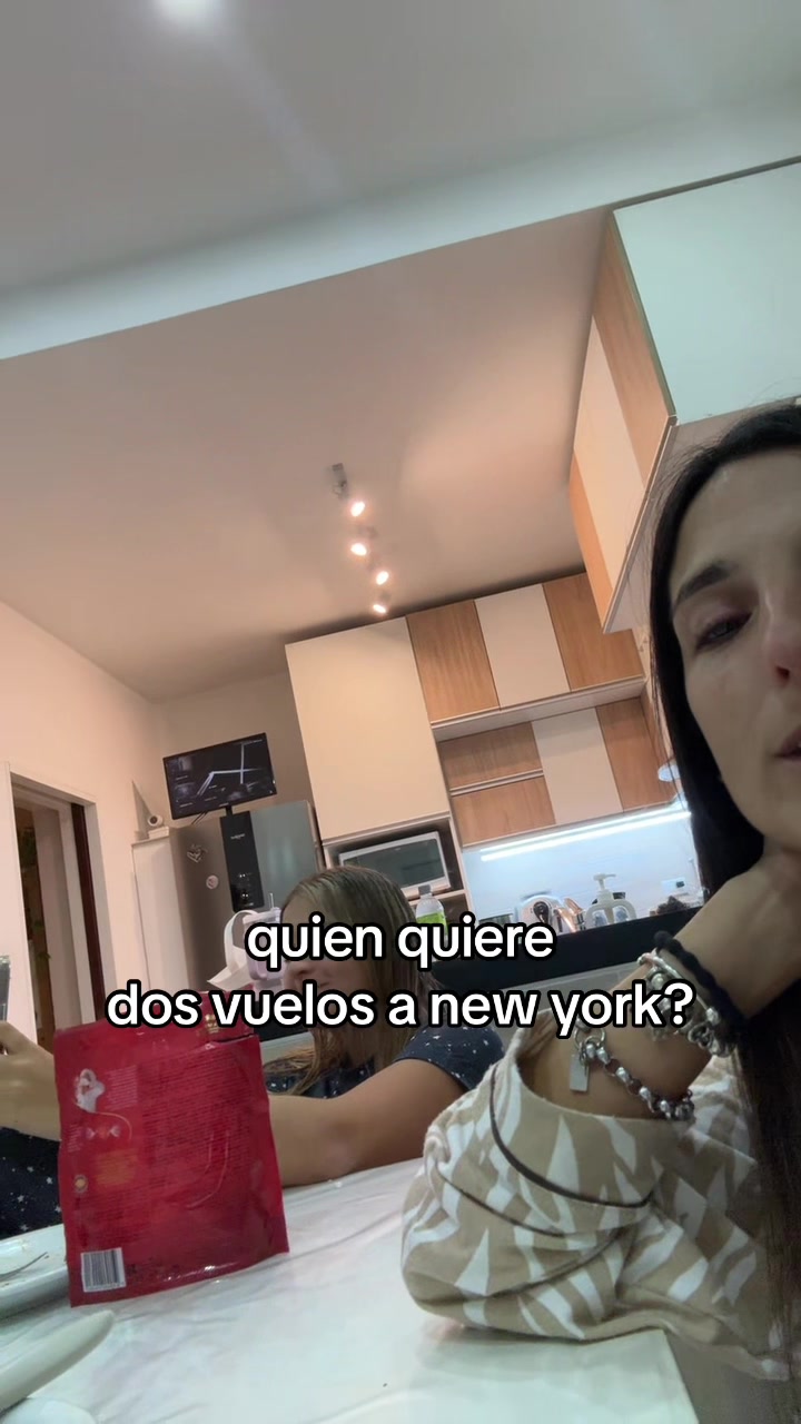 @LOREYTINA