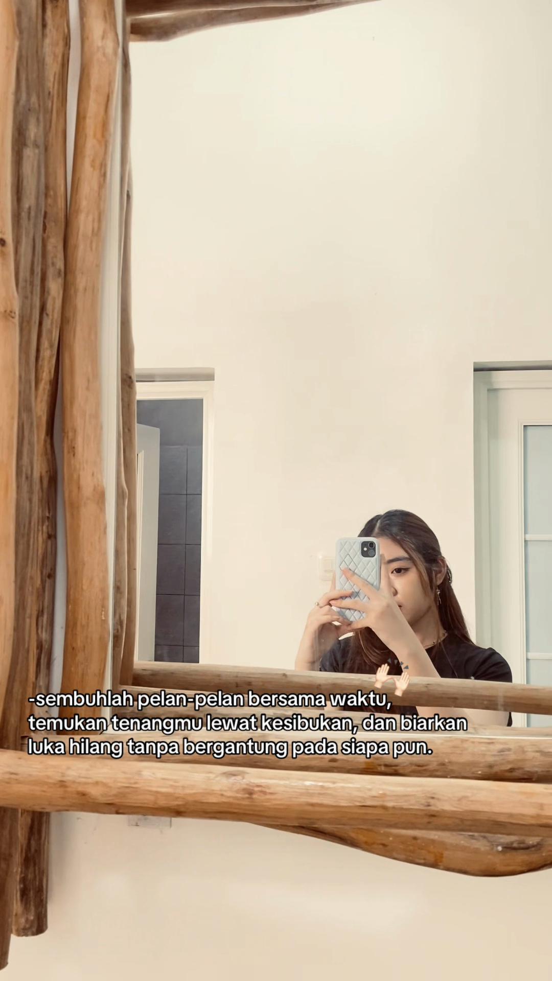 @🧟&zwj;♀️