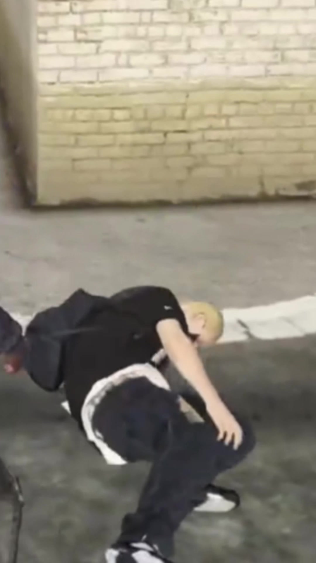 @Twitch: @Raxkkkz