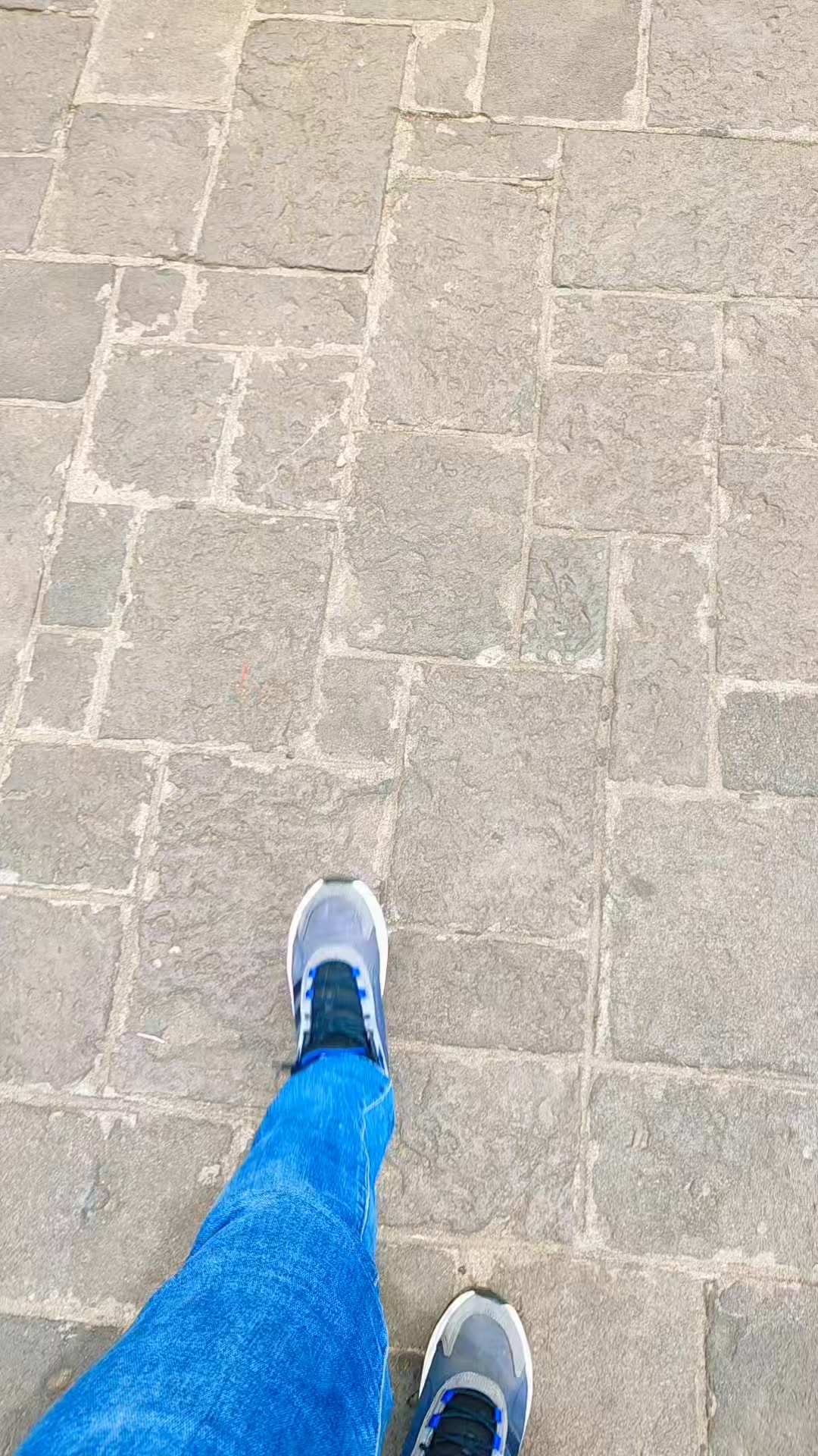 @eljowi_gt