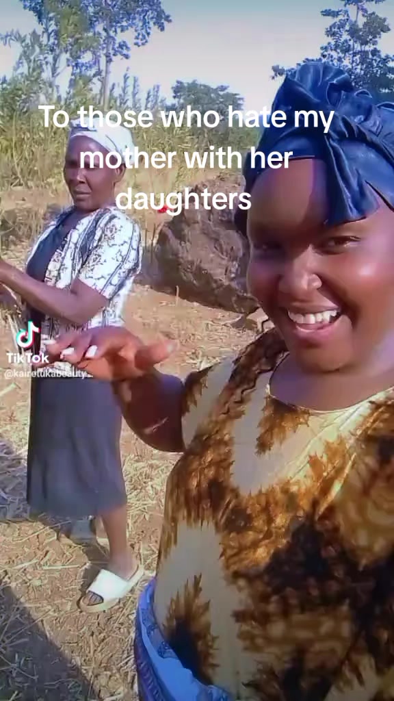 @Caroline kajiumia
