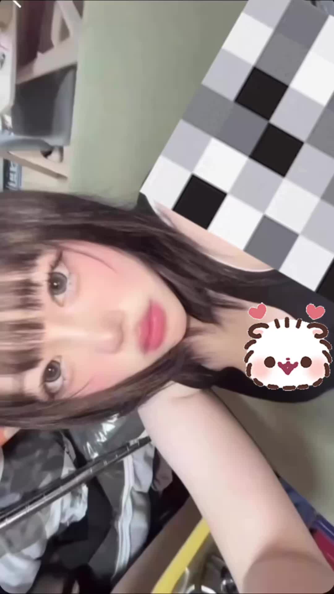 @うん