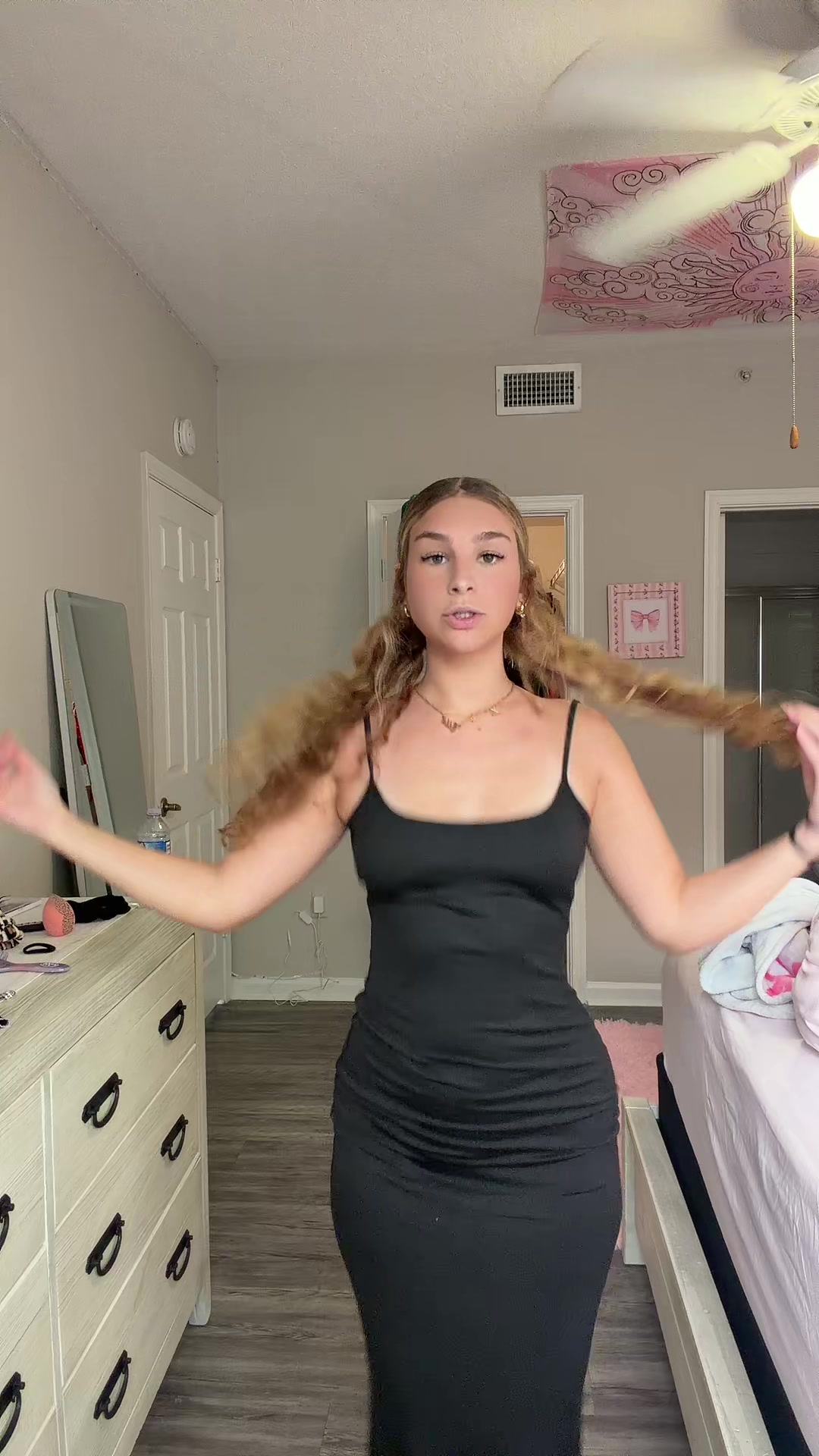 @Theyluvvella
