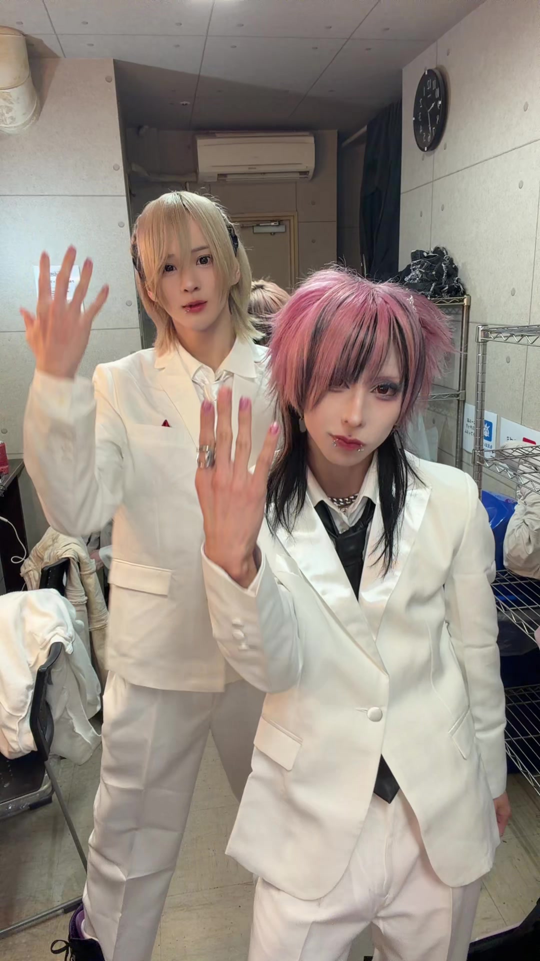 @スウ