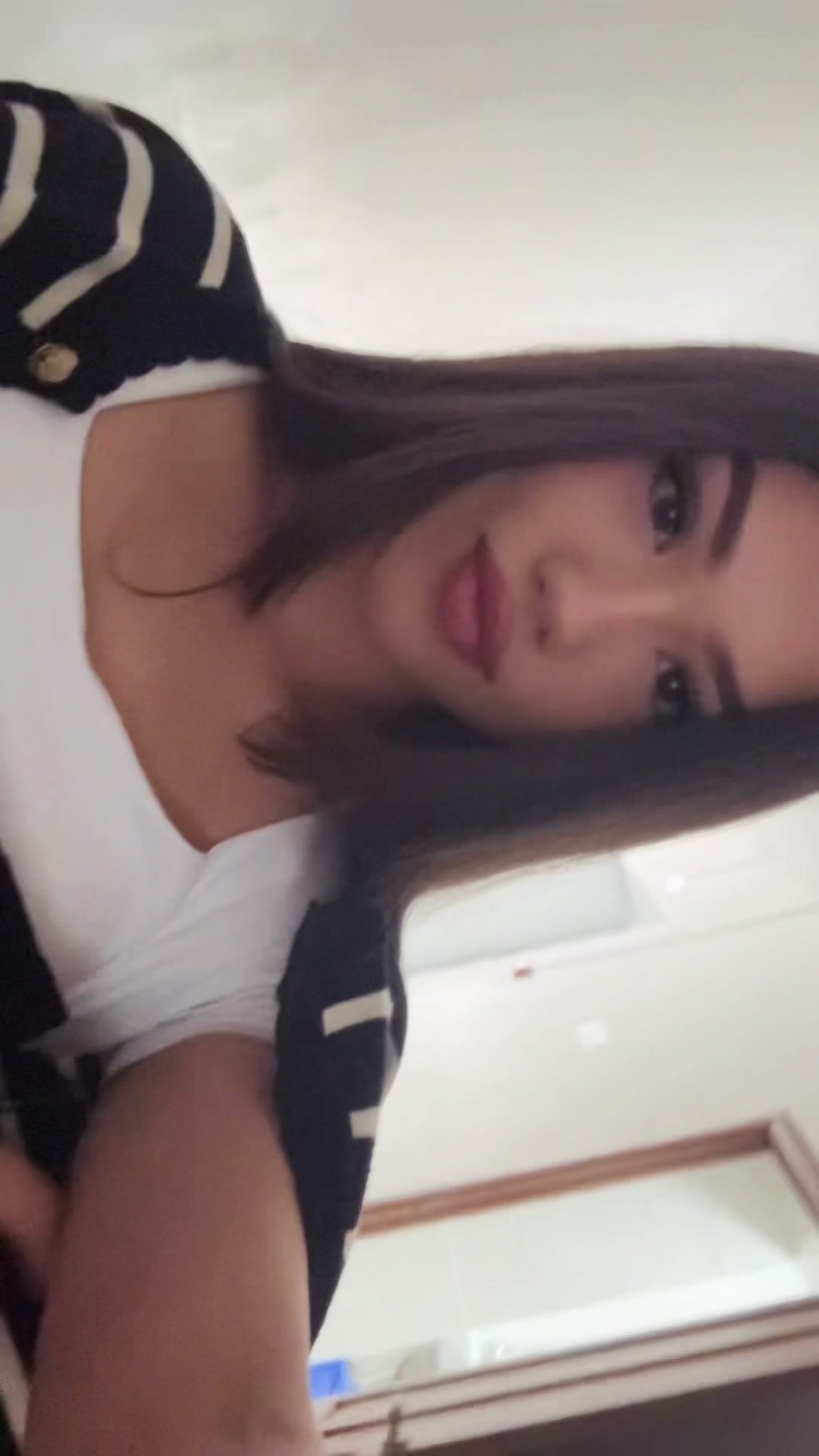 @𝐄