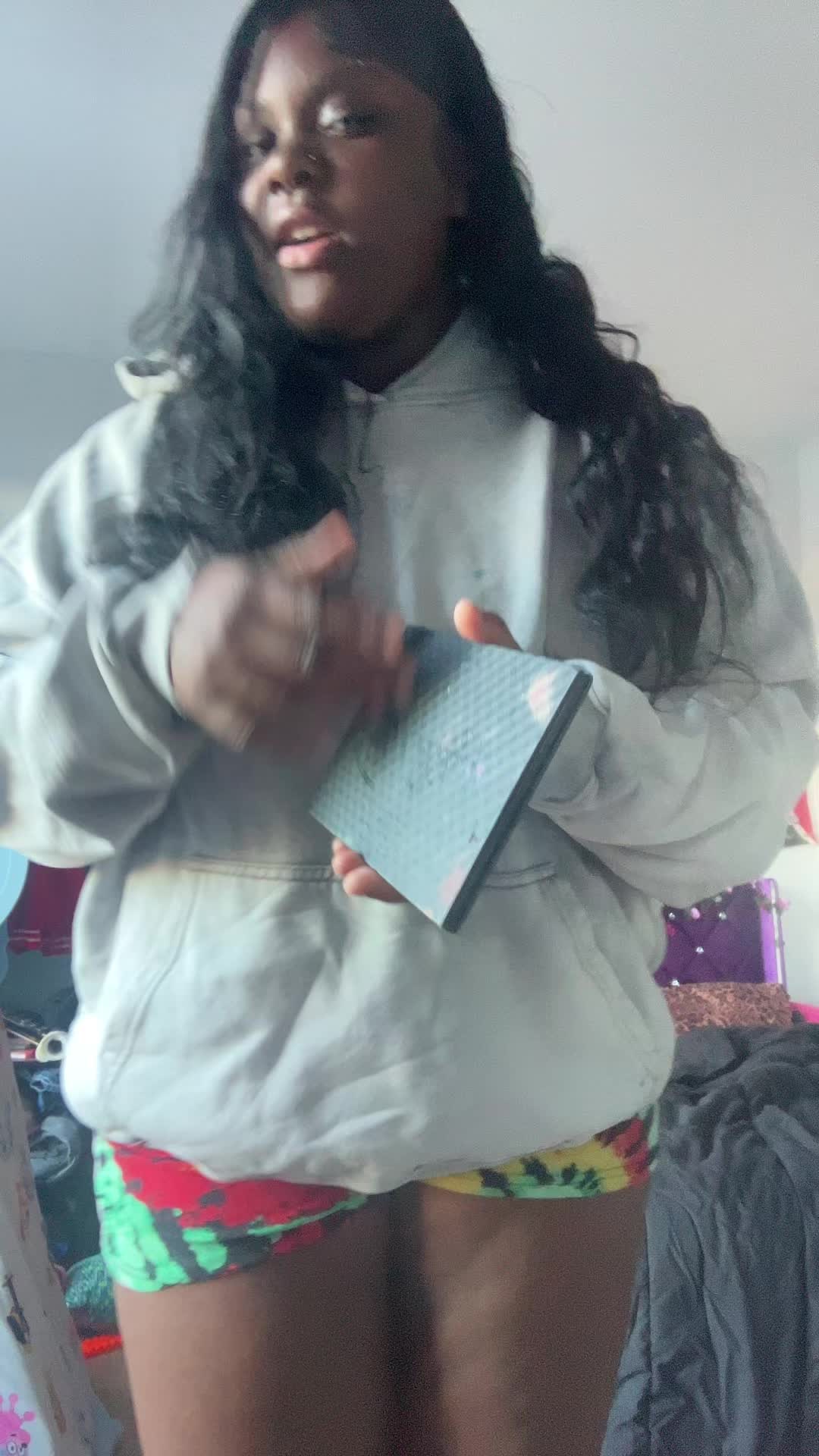 @theylove_zada