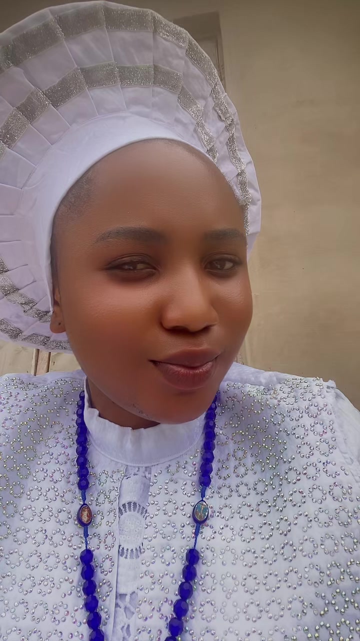 @OLUWASEUN🌸🍭🎀