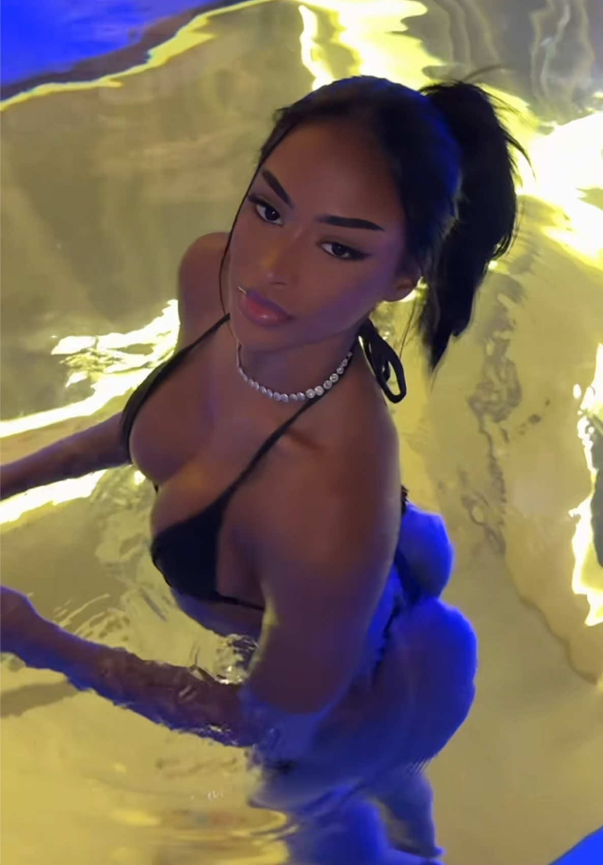 @Vict&oacute;ria Simonns