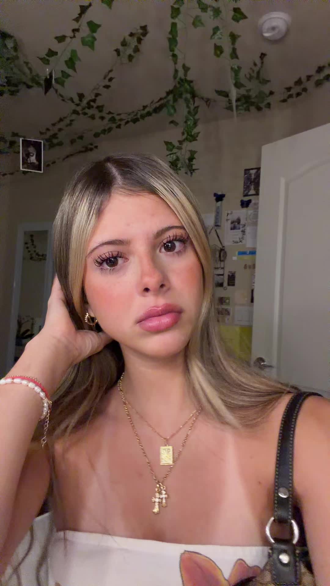 @whothefreakismariaclara