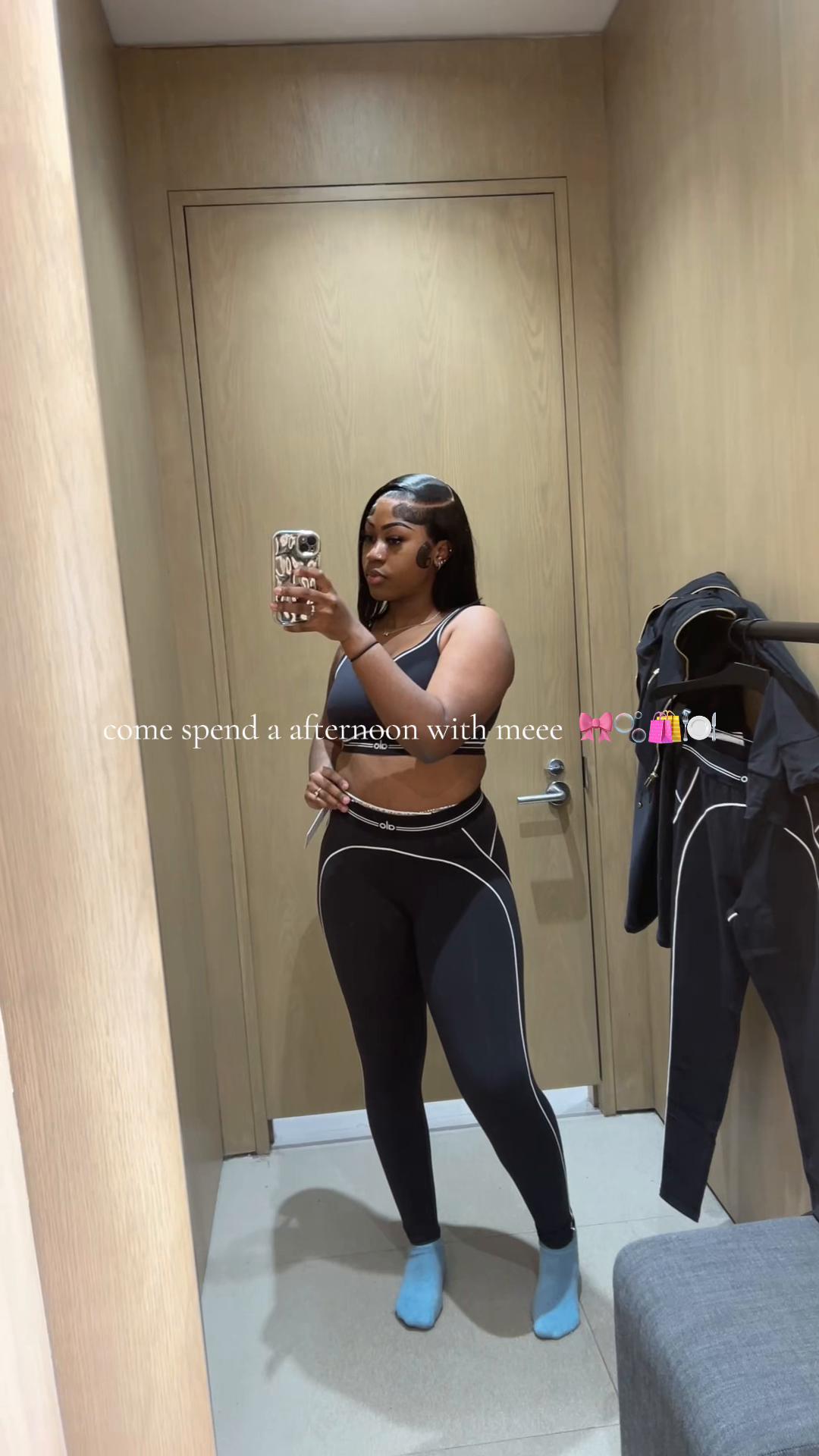 @RenéeRochér 🎀 .