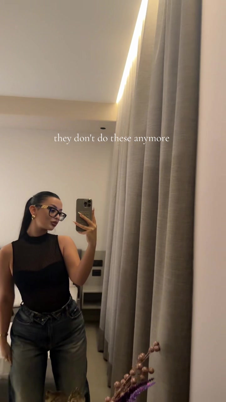 @𝙴