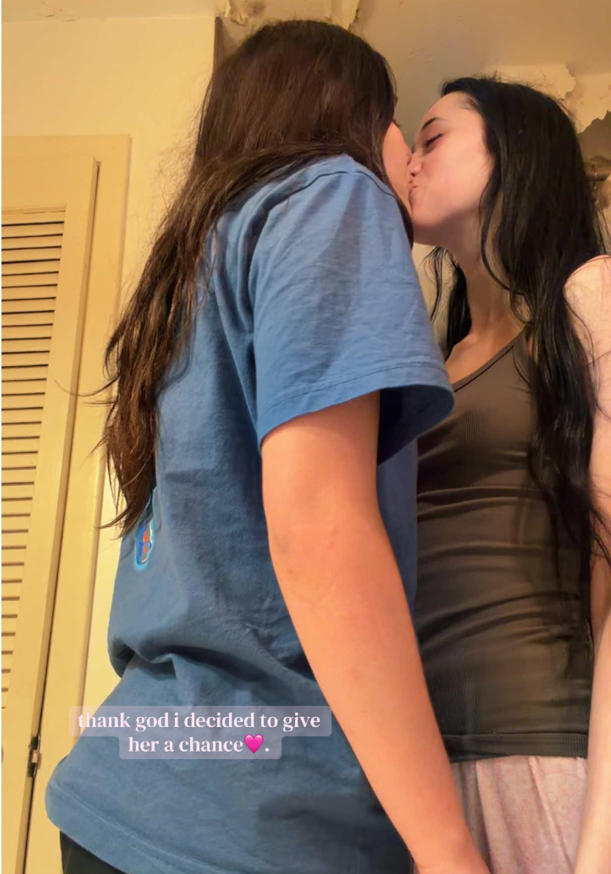 @ur.crystal.gf