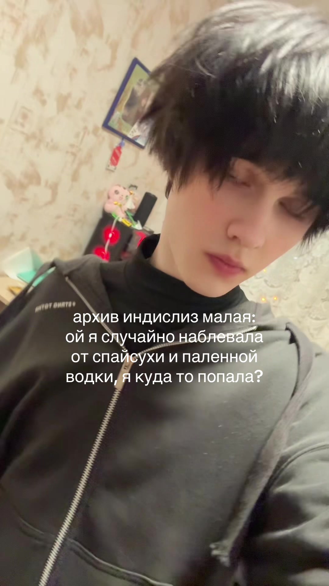@>.<