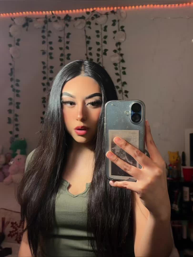 @Vaniafloresシ