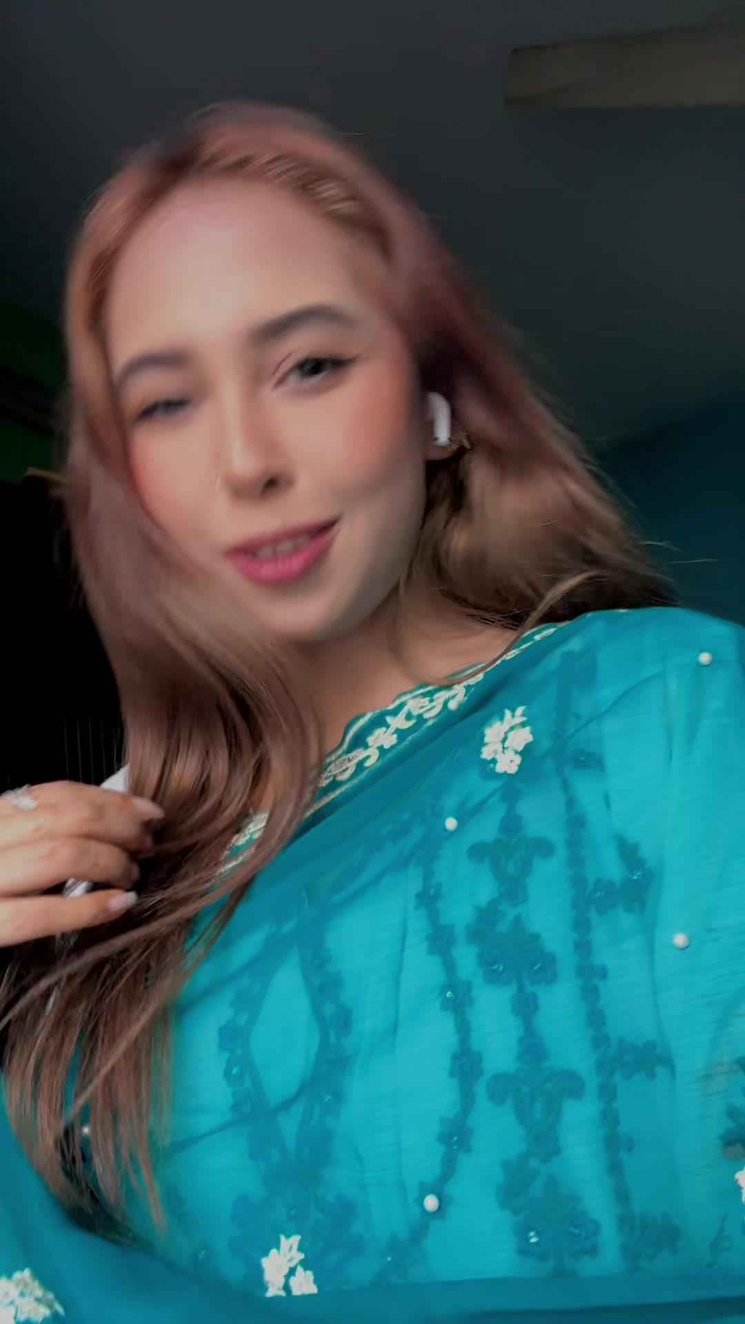 @xshaya×
