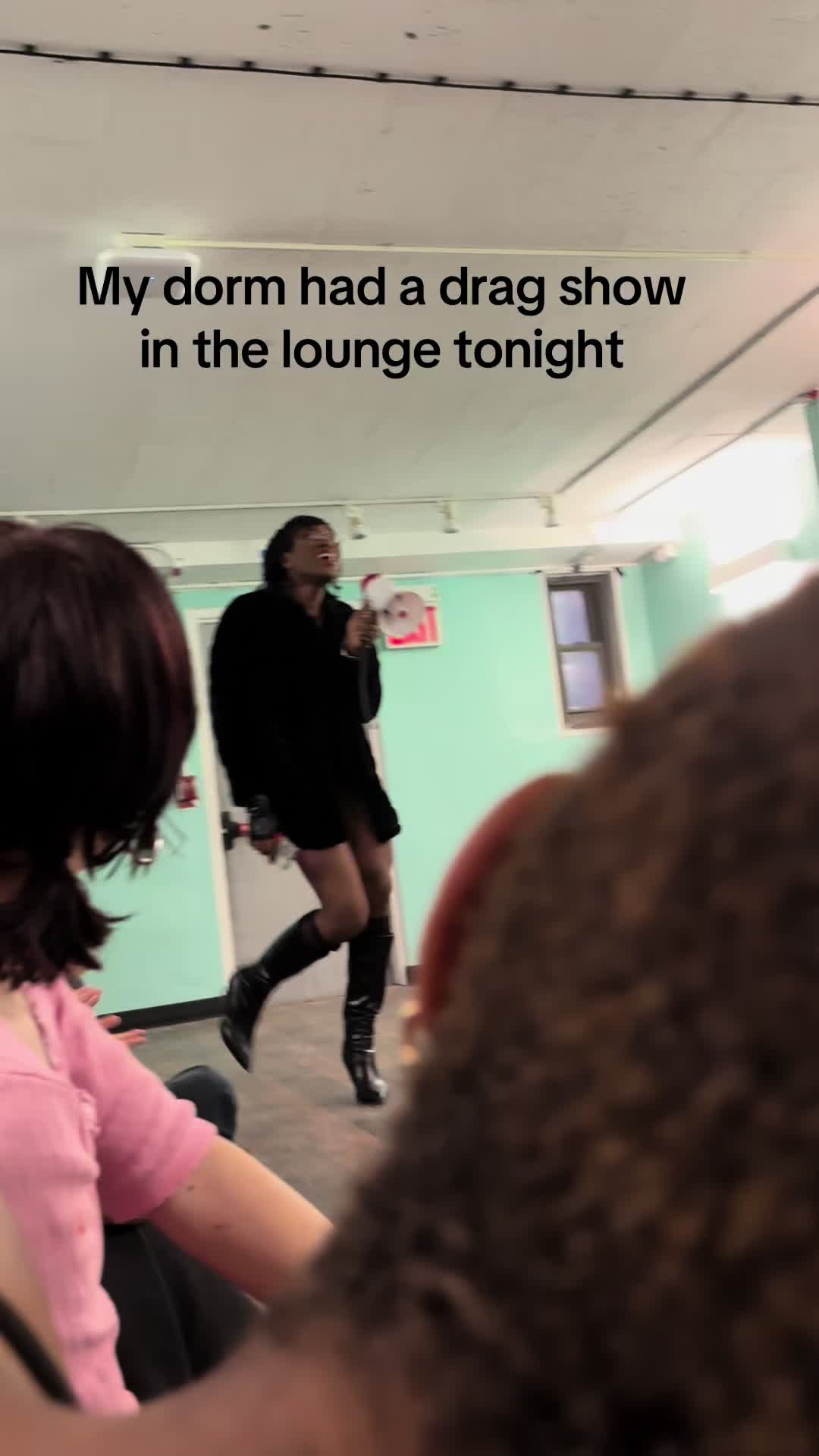 @demi