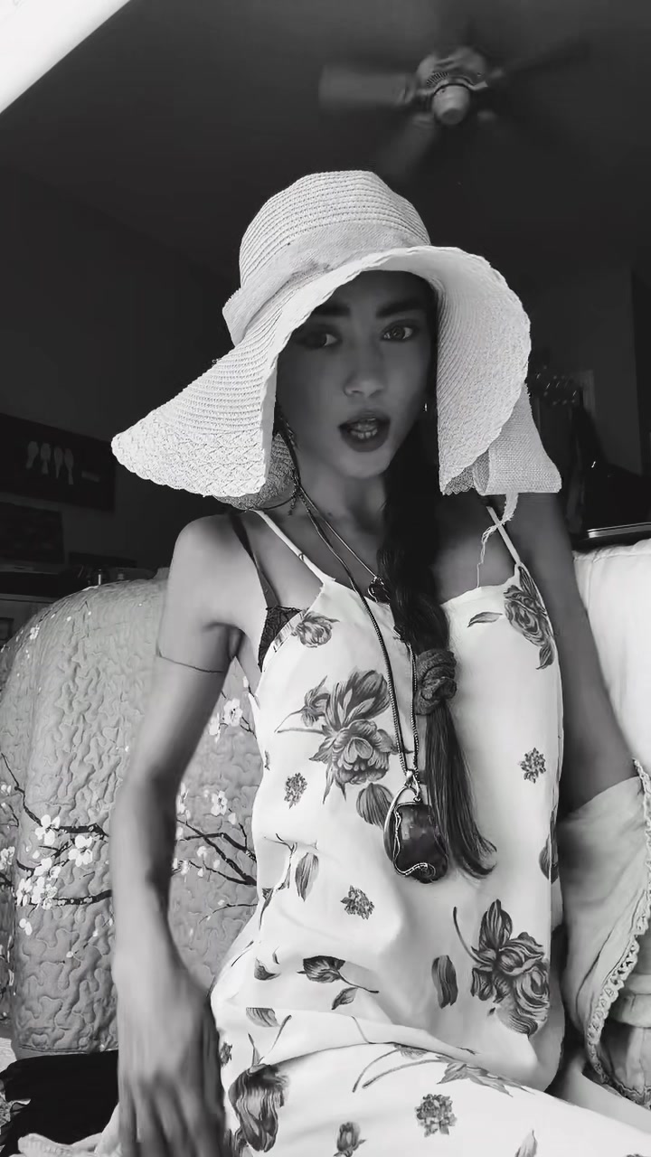 @chloemartynowicz