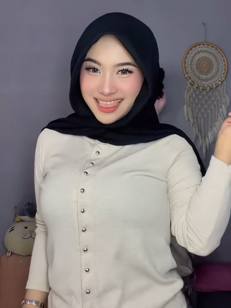 @Azura