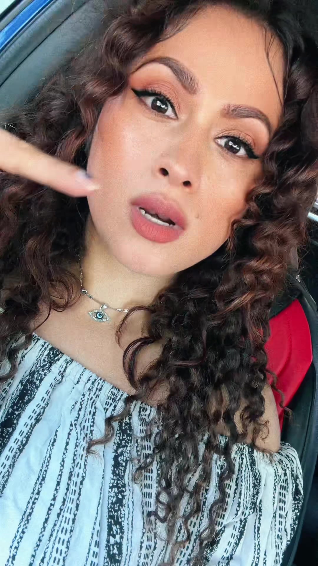 @Anahi